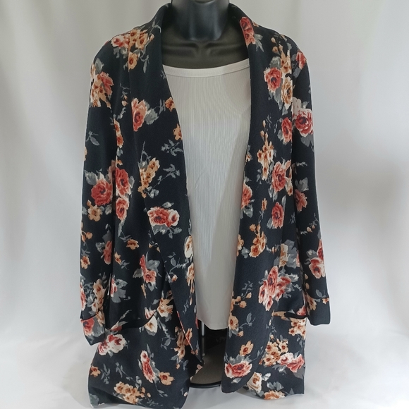 Black Rainn Jackets & Blazers - Black Rainn Floral Jacket New White Shirt Not Included